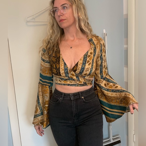 Cider NWT satiny wrap bell sleeved top - Picture 1 of 7